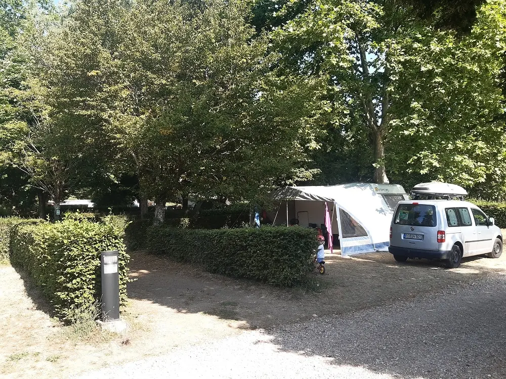 Flower Camping du Lac de Saint Point  Lamartine - Saône et Loire - Bourgogne du Sud  4 étoiles★★★★
