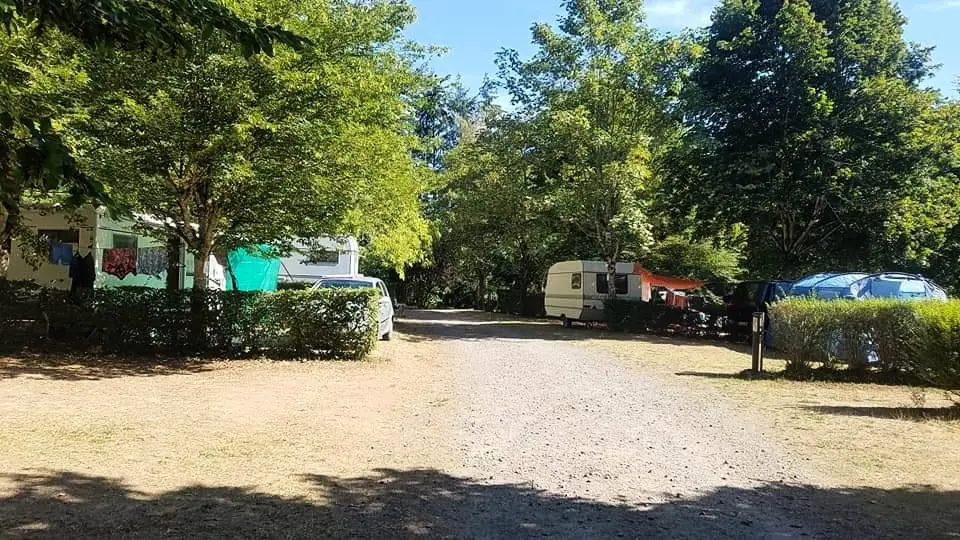 Flower Camping du Lac de Saint Point  Lamartine - Saône et Loire - Bourgogne du Sud  4 étoiles★★★★
