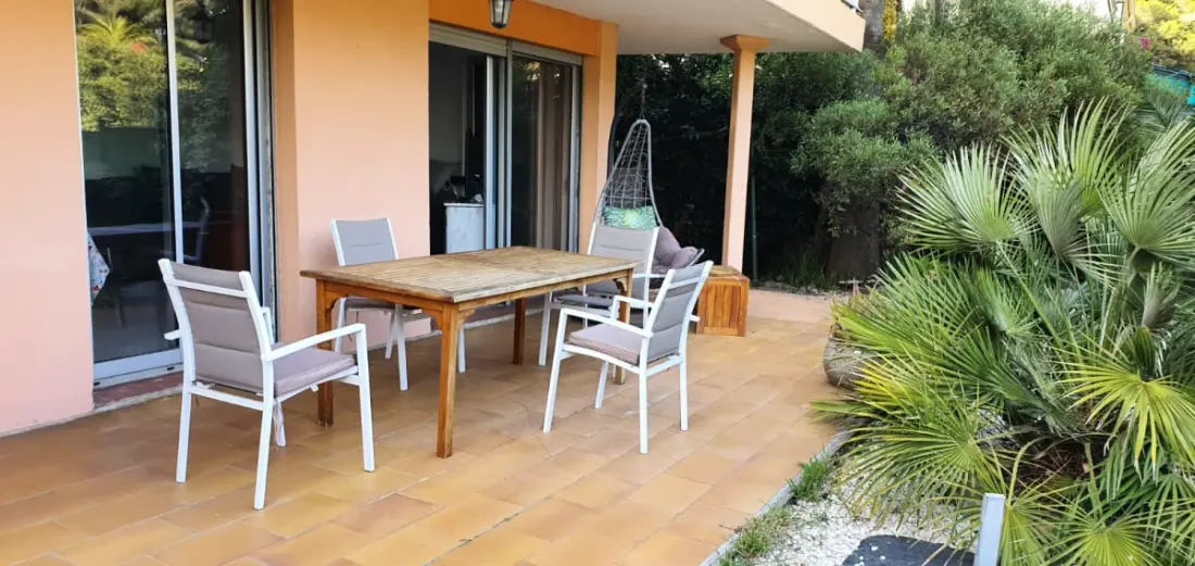 Bel Appartement Avec Terrasse - Saint-raphaël