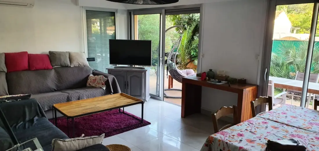 Bel Appartement Avec Terrasse - Saint-raphaël