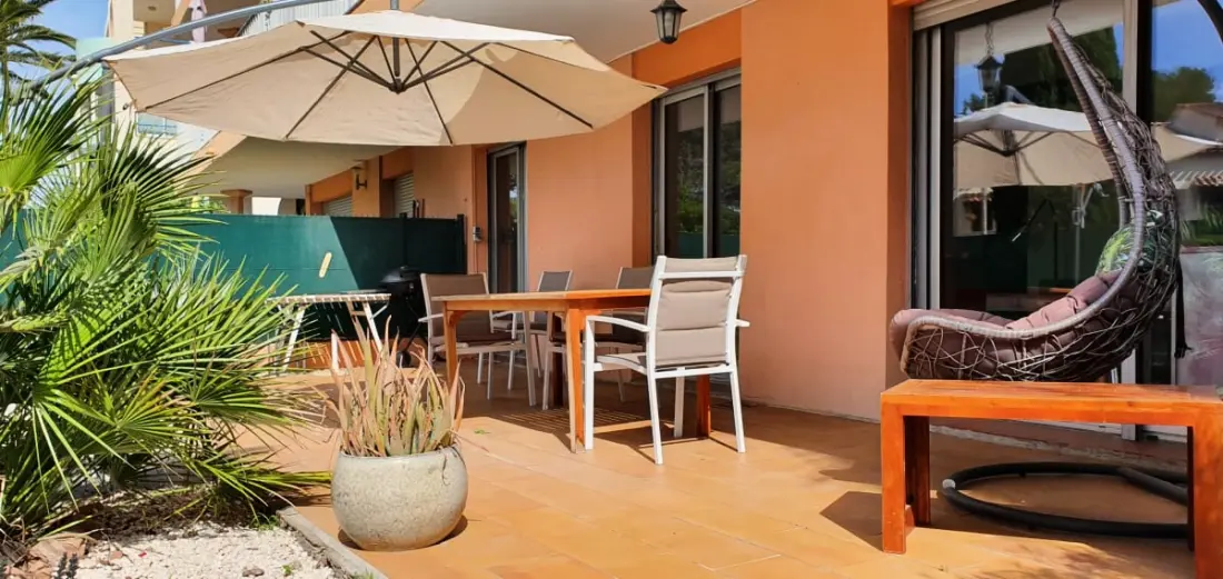 Bel Appartement Avec Terrasse - Saint-raphaël
