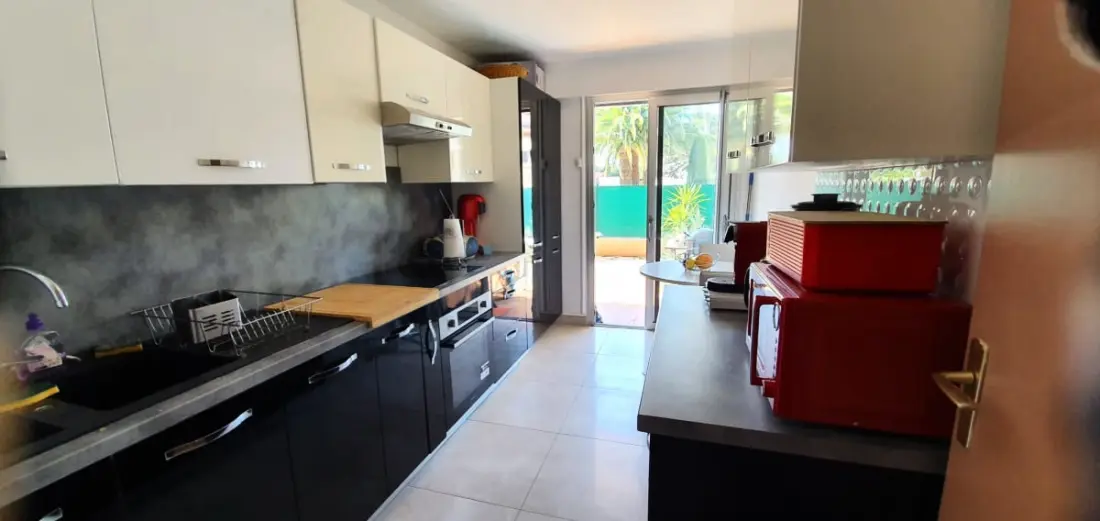 Bel Appartement Avec Terrasse - Saint-raphaël