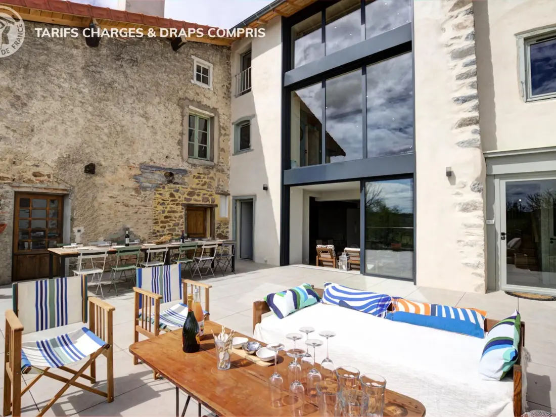 Maison de Vacances Saint-Symphorien-de-Lay 3