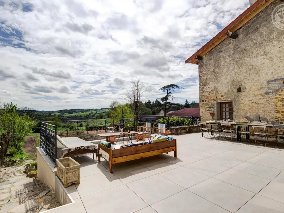 Maison de Vacances Saint-Symphorien-de-Lay 3