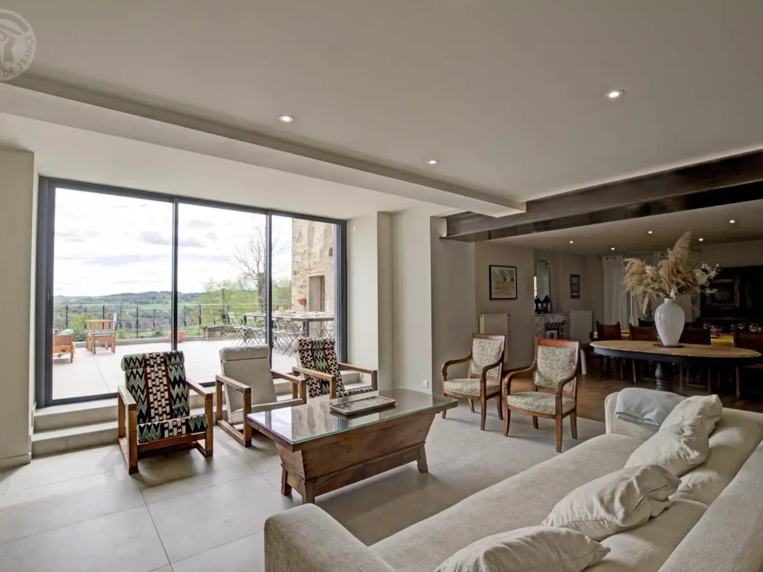Maison de Vacances Saint-Symphorien-de-Lay 3