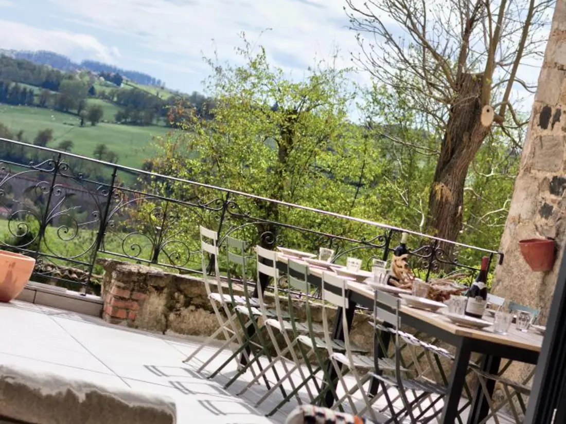 Maison de Vacances Saint-Symphorien-de-Lay 3