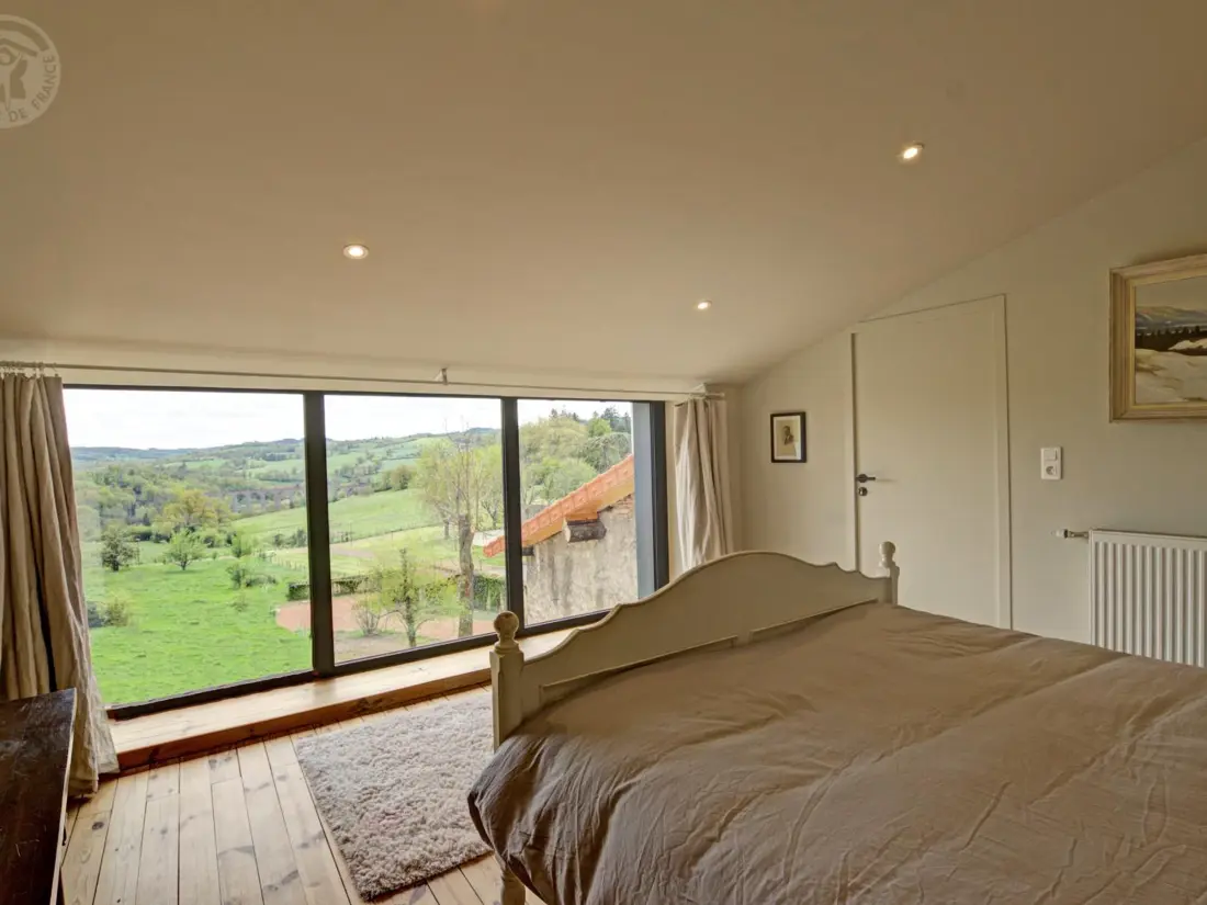 Maison de Vacances Saint-Symphorien-de-Lay 3