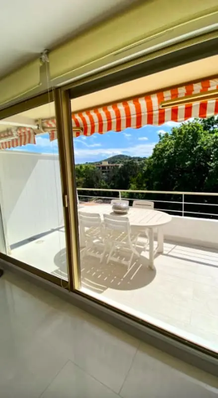 Beau Studio Avec Piscine Partagée