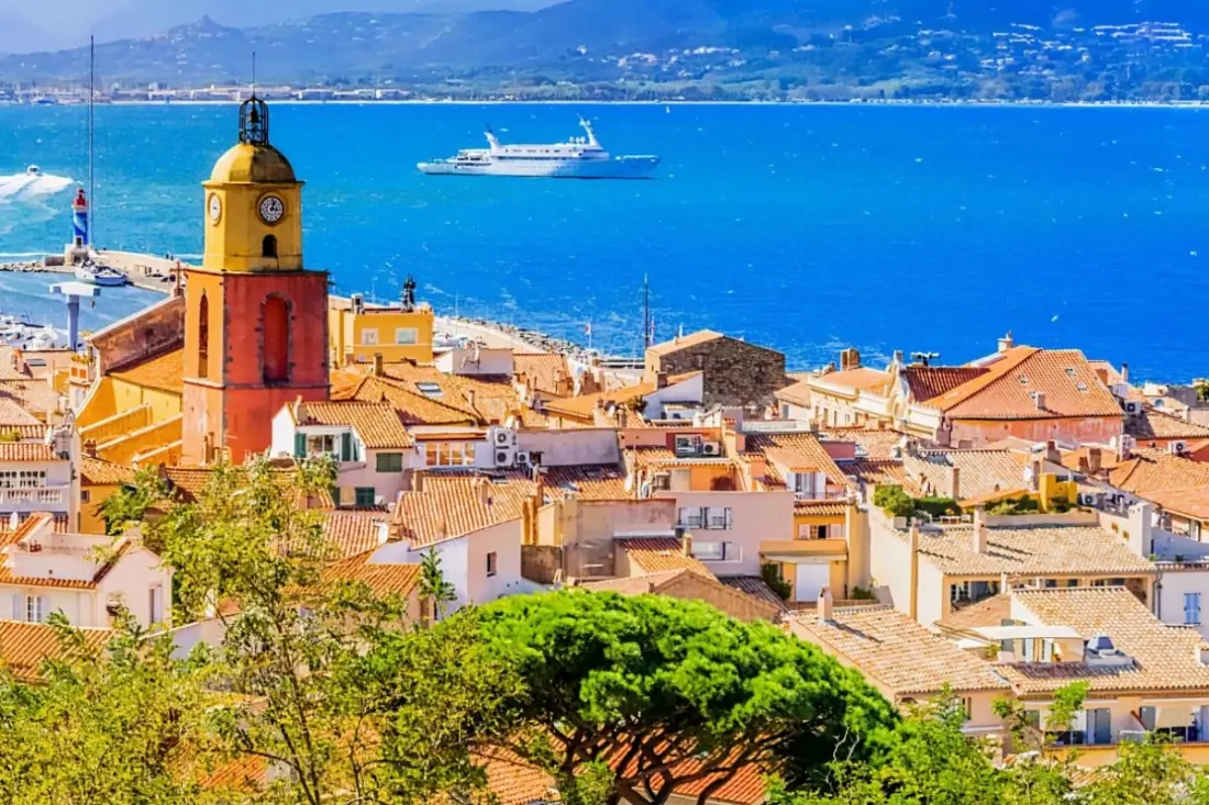 Centre St-tropez • 92 M2 • Parking Privé