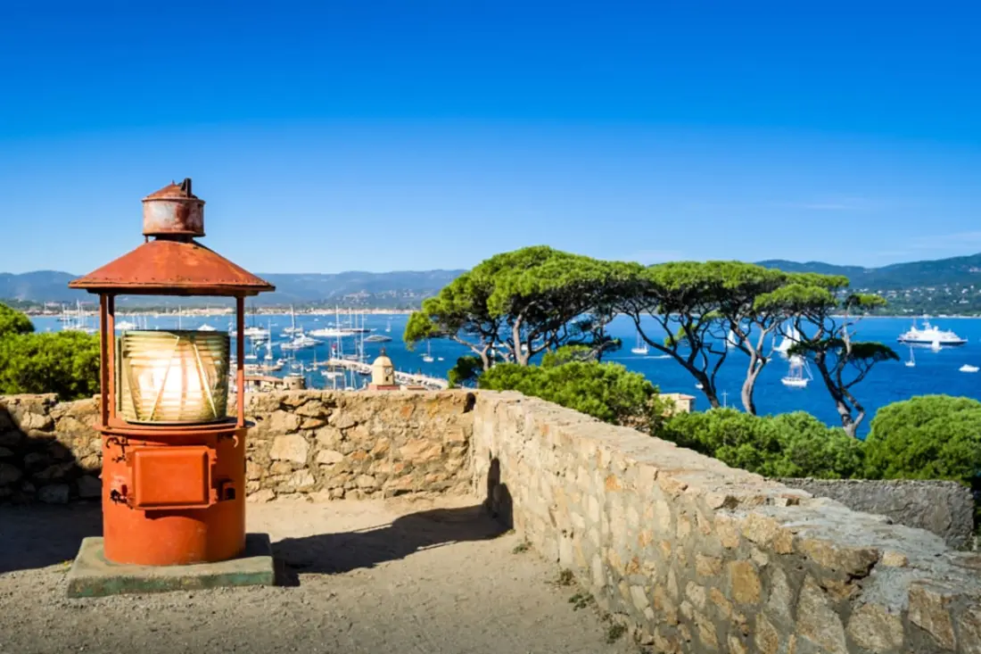 Centre St-tropez • 92 M2 • Parking Privé