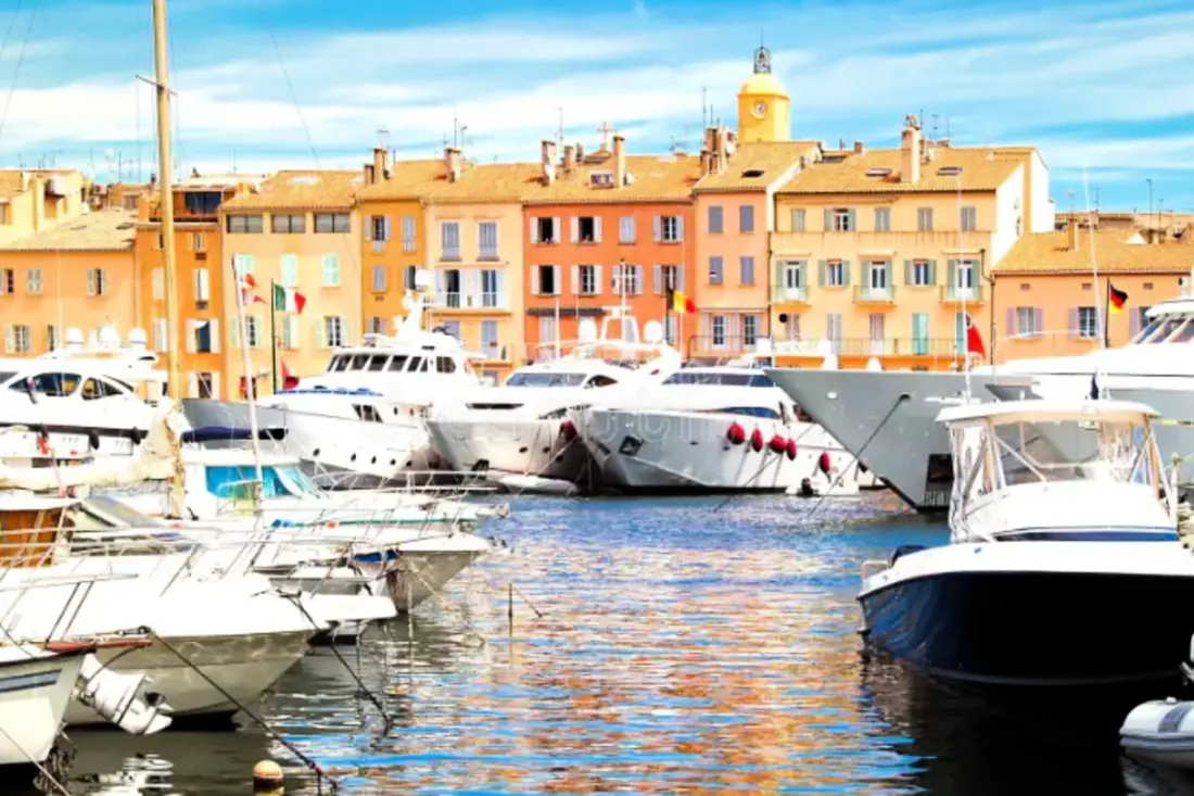 Centre St-tropez • 92 M2 • Parking Privé