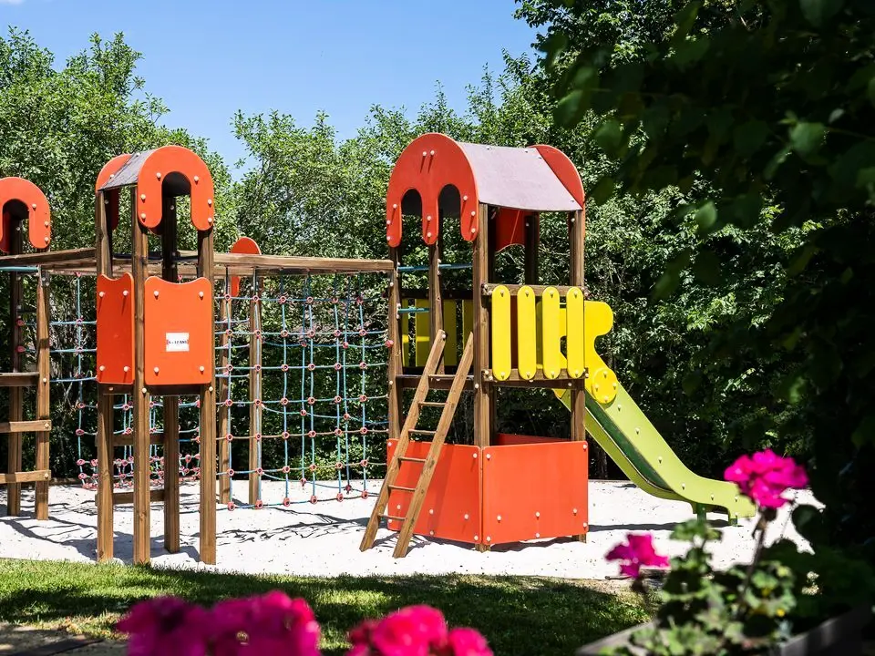 Camping Romanée Les Grottes de Roffy 4 étoiles★★★★