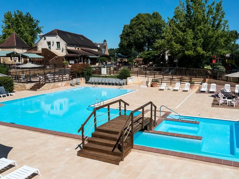 Camping Romanée Les Grottes de Roffy 4 étoiles★★★★