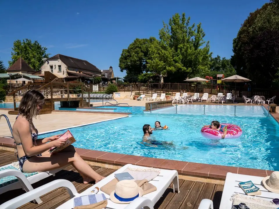 Camping Romanée Les Grottes de Roffy 4 étoiles★★★★