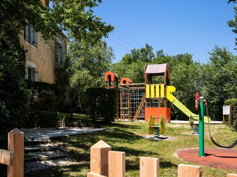 Camping Romanée Les Grottes de Roffy 4 étoiles★★★★