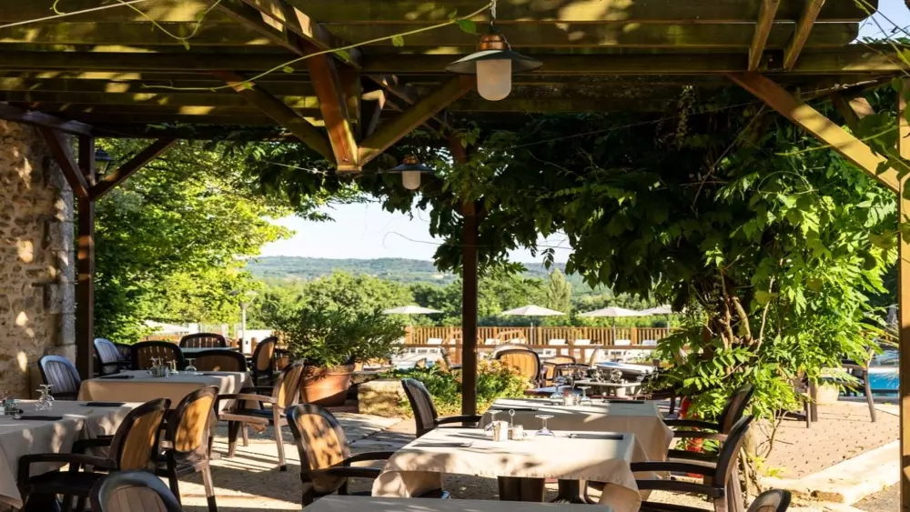 Camping Romanée Les Grottes de Roffy 4 étoiles★★★★