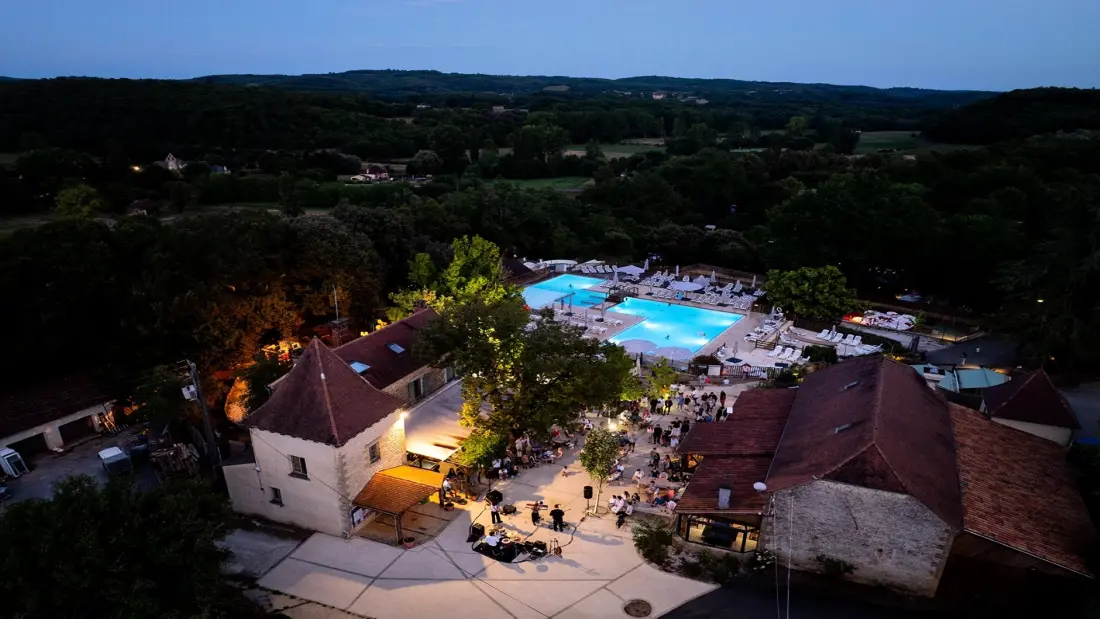 Camping Romanée Les Grottes de Roffy 4 étoiles★★★★