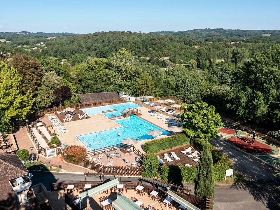 Camping Romanée Les Grottes de Roffy 4 étoiles★★★★