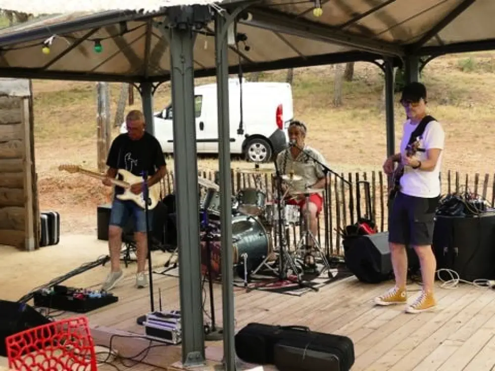 Camping Le Bois De Pins 3 étoiles★★★
