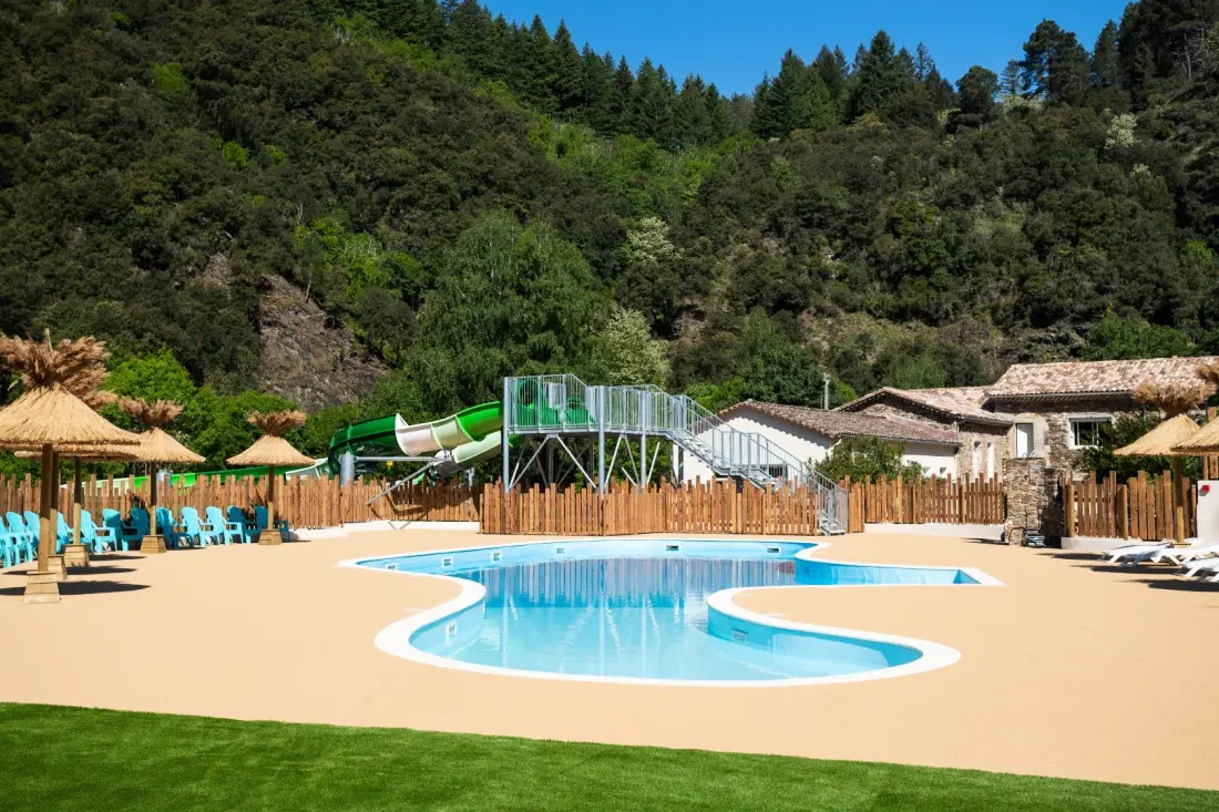 Camping maeva Escapades du Château de l'Hom 4 étoiles★★★★