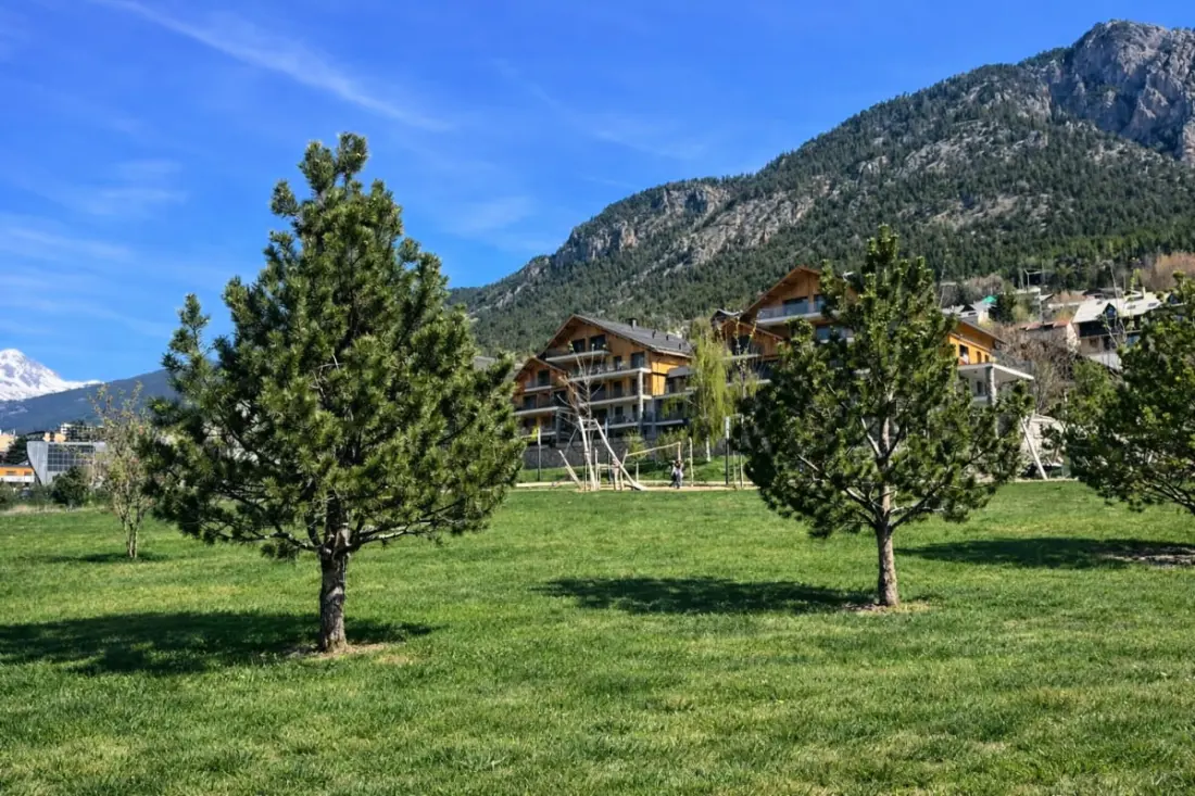 Appartement Avec Balcon, Wifi Et Garage à Briançon