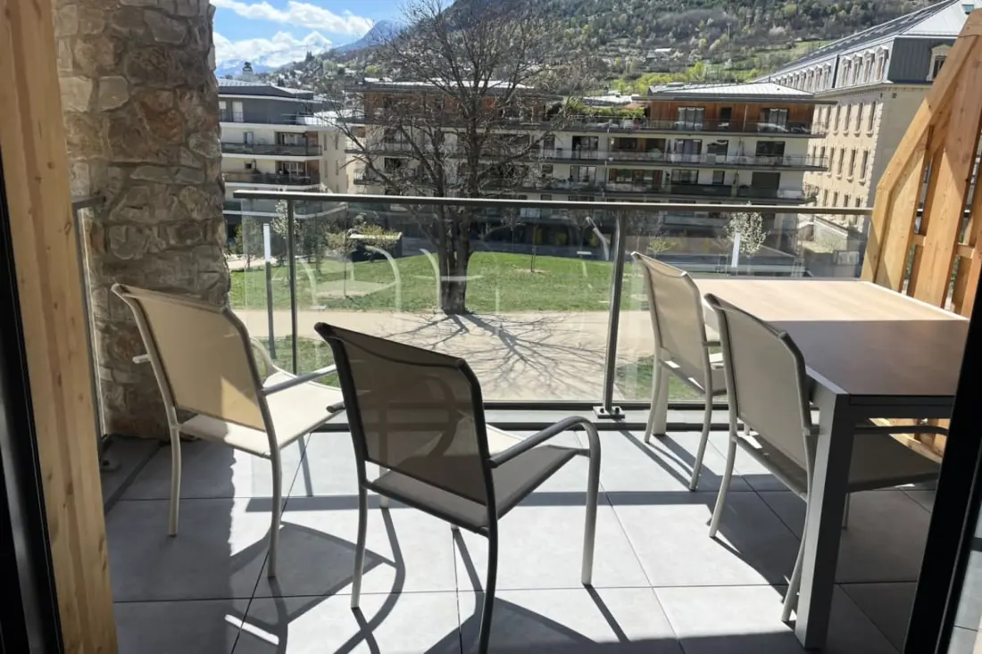 Appartement Avec Balcon, Wifi Et Garage à Briançon