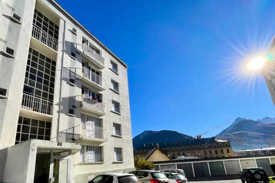 Charmant T3 Avec Balcon Au Coeur De Briançon