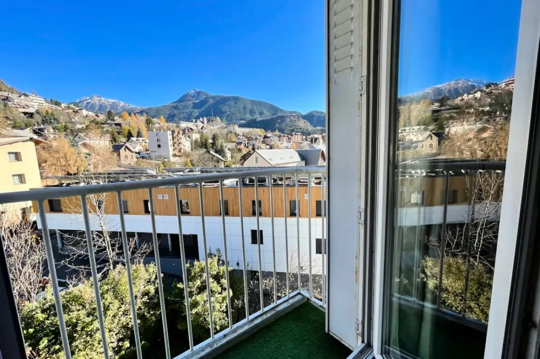 Charmant T3 Avec Balcon Au Coeur De Briançon