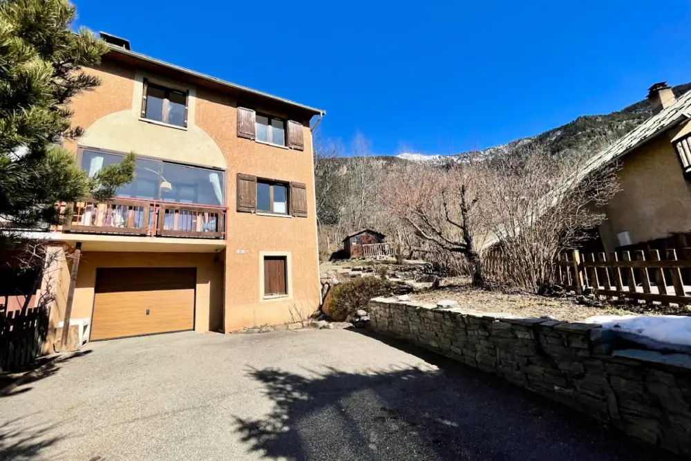 Jolie Maison F4 Avec Loggia à Briançon