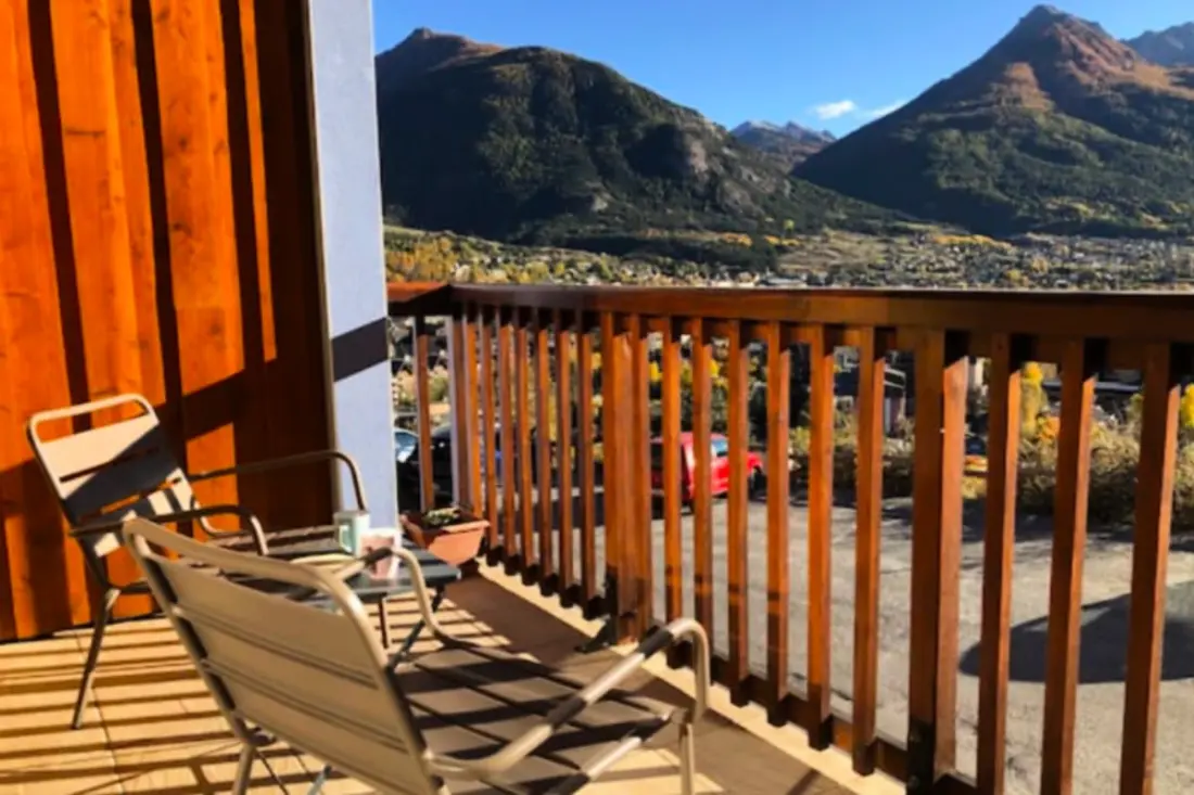 Balcon &amp; Calme Face Aux Cimes