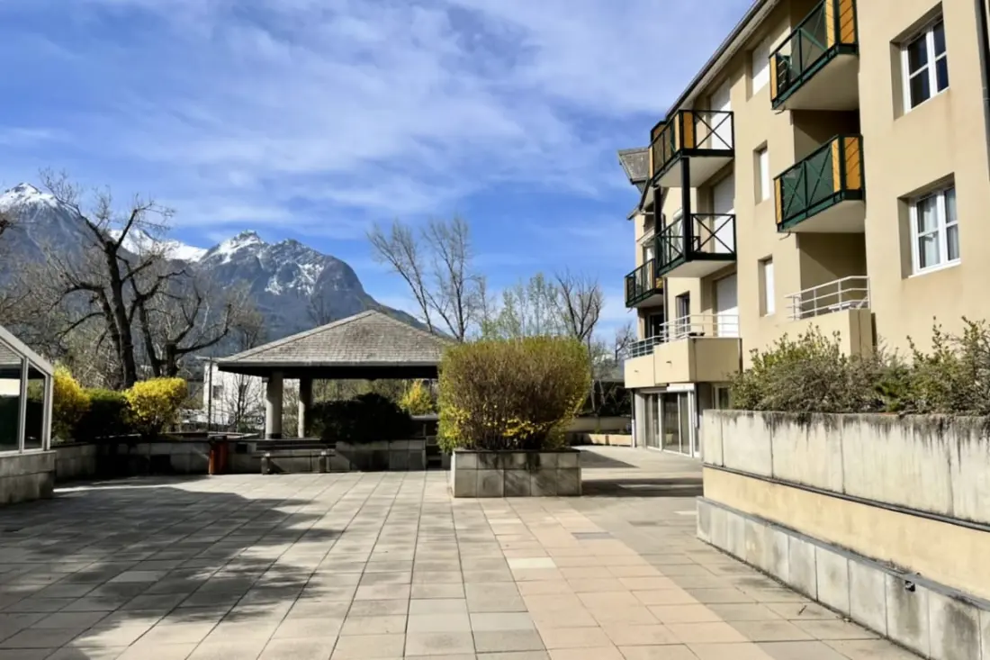 Lumineux 50 M² Avec Balcon Au Centre De Briançon
