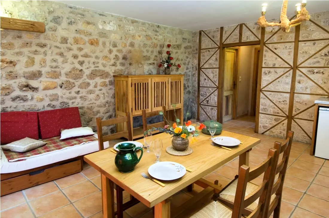 Gîte de France Gîte le peyrou 2/3 personnes à la viale 3 épis