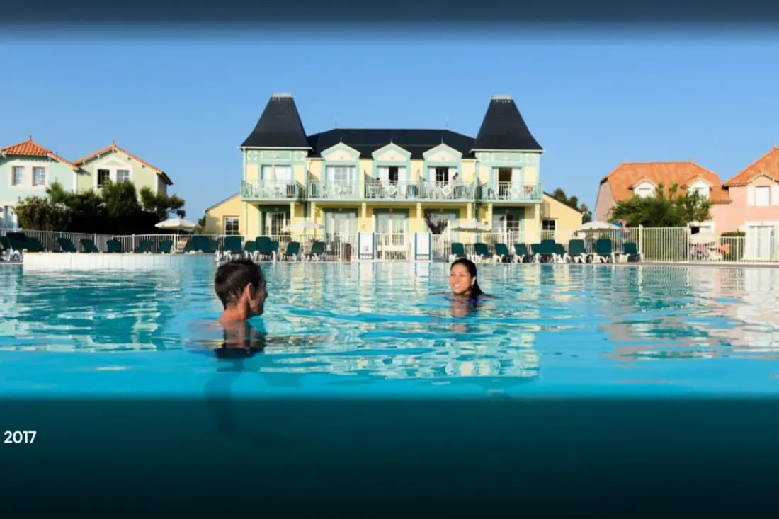 "vue Panoramique Sur Le Golf ⛳ | Balcon &amp; Piscine"