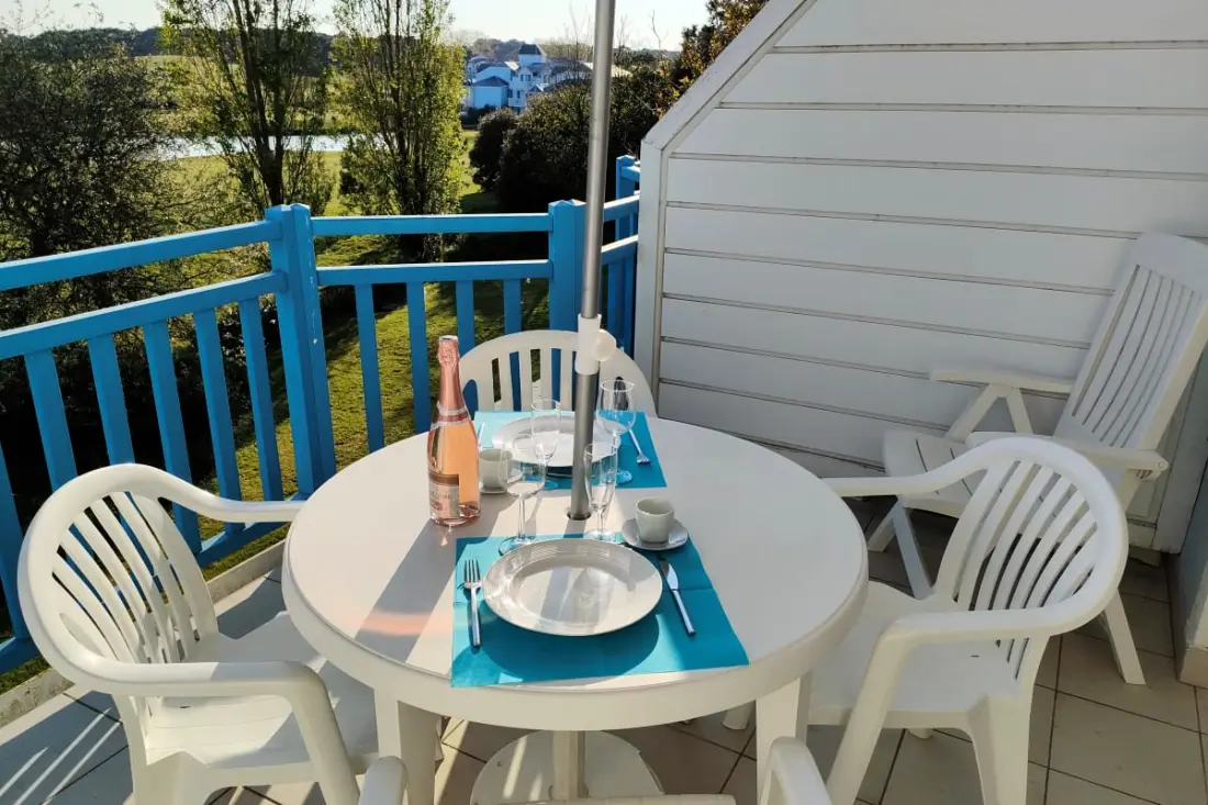 "vue Panoramique Sur Le Golf ⛳ | Balcon &amp; Piscine"