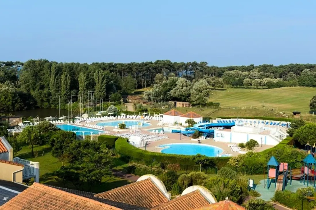 "vue Panoramique Sur Le Golf ⛳ | Balcon &amp; Piscine"