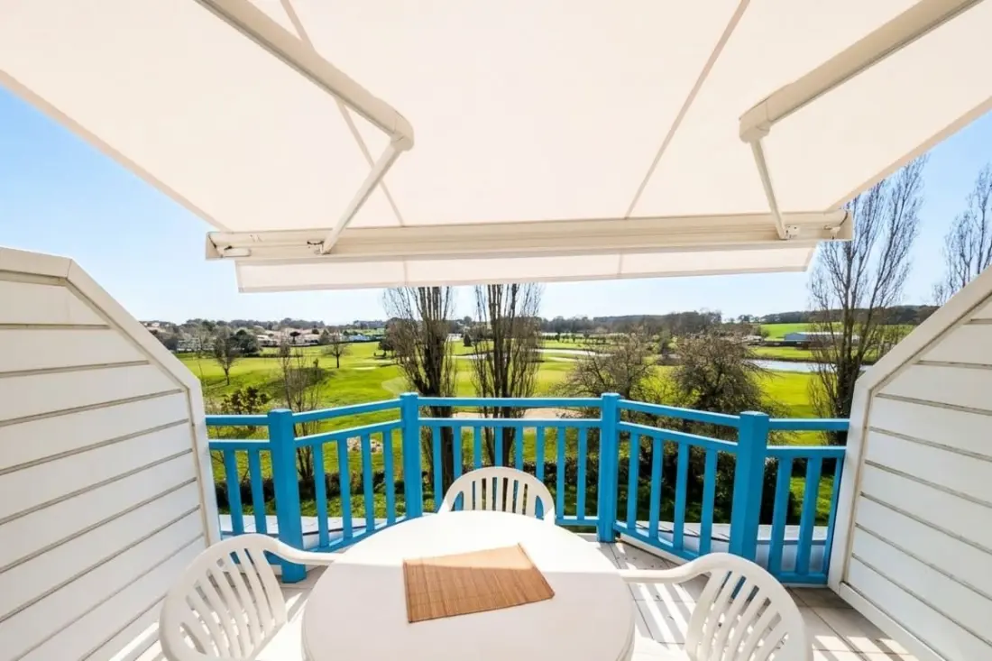 "vue Panoramique Sur Le Golf ⛳ | Balcon &amp; Piscine"