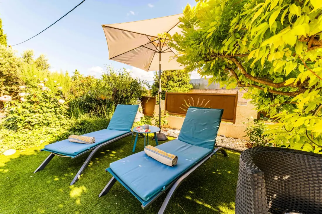 Oasis De Confort: Résidence Avec Piscine Et Jardin