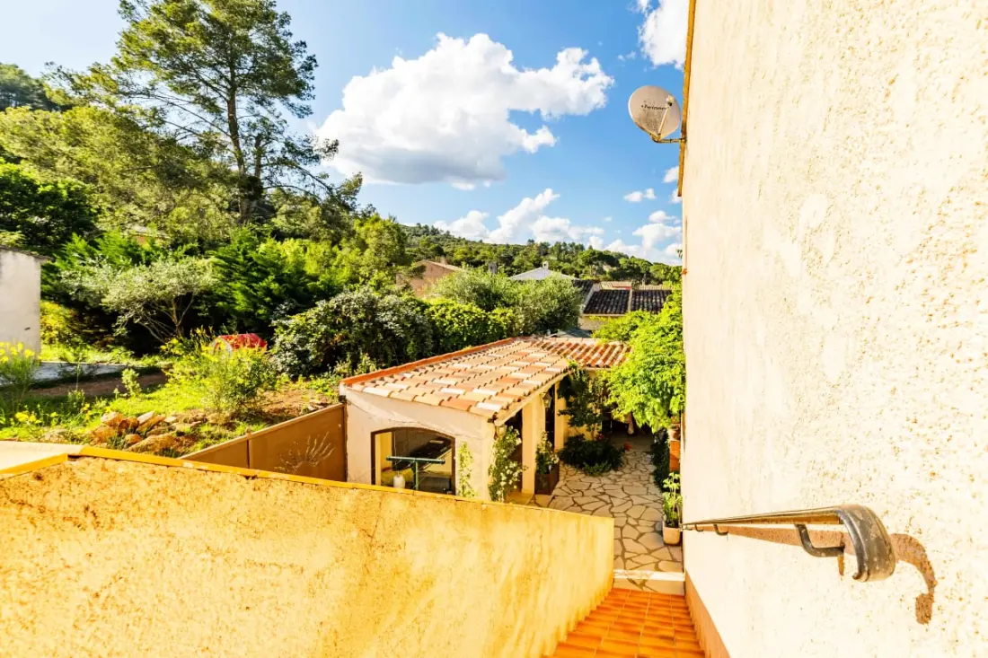 Oasis De Confort: Résidence Avec Piscine Et Jardin