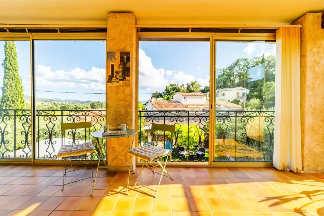 Oasis De Confort: Résidence Avec Piscine Et Jardin