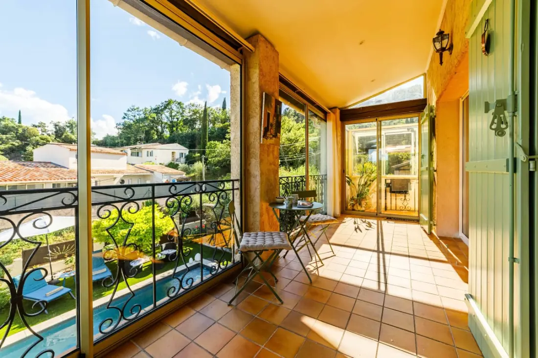 Oasis De Confort: Résidence Avec Piscine Et Jardin