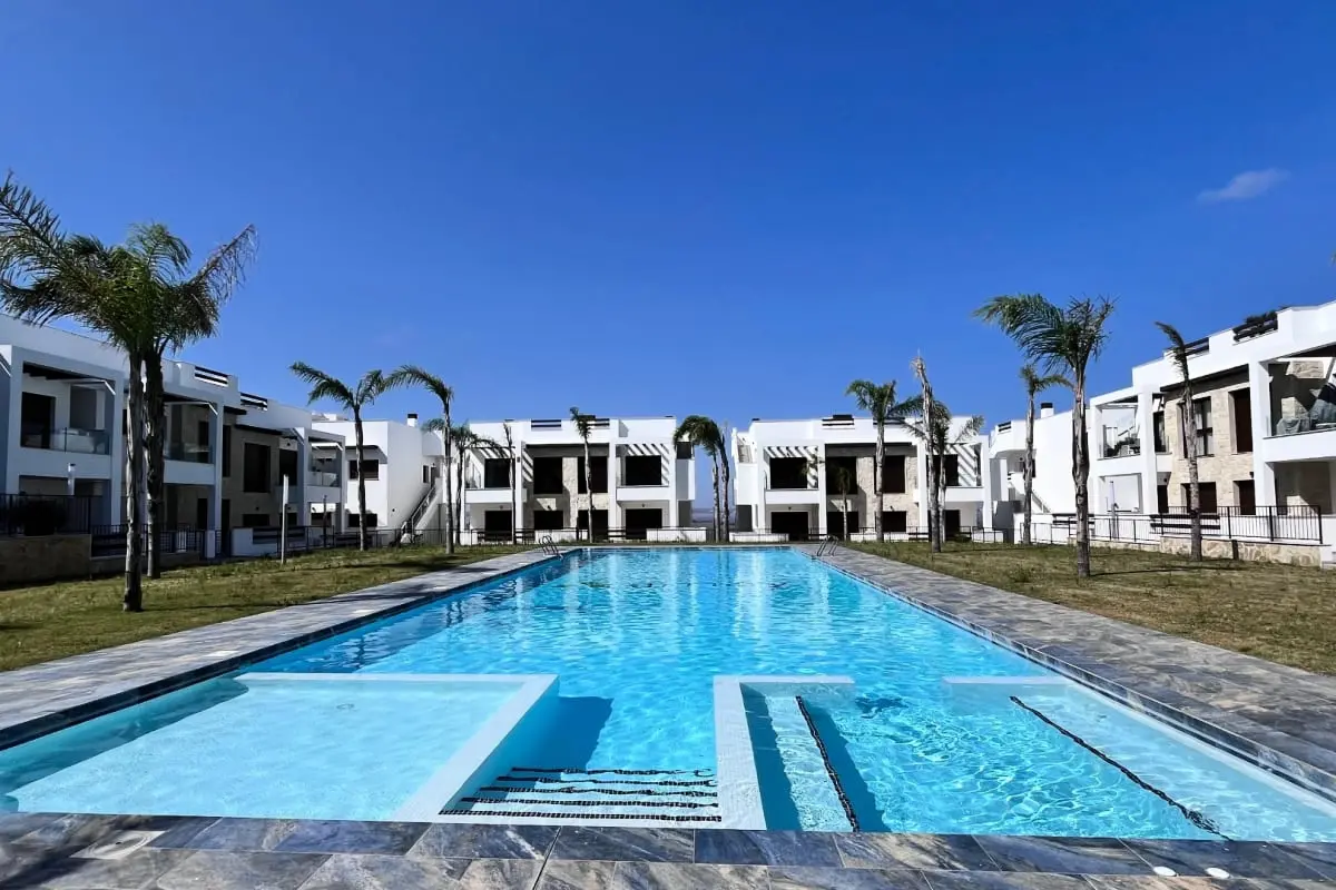 La Calienta : Vue Lagune Rose Et Piscine - - Torrevieja - 1
