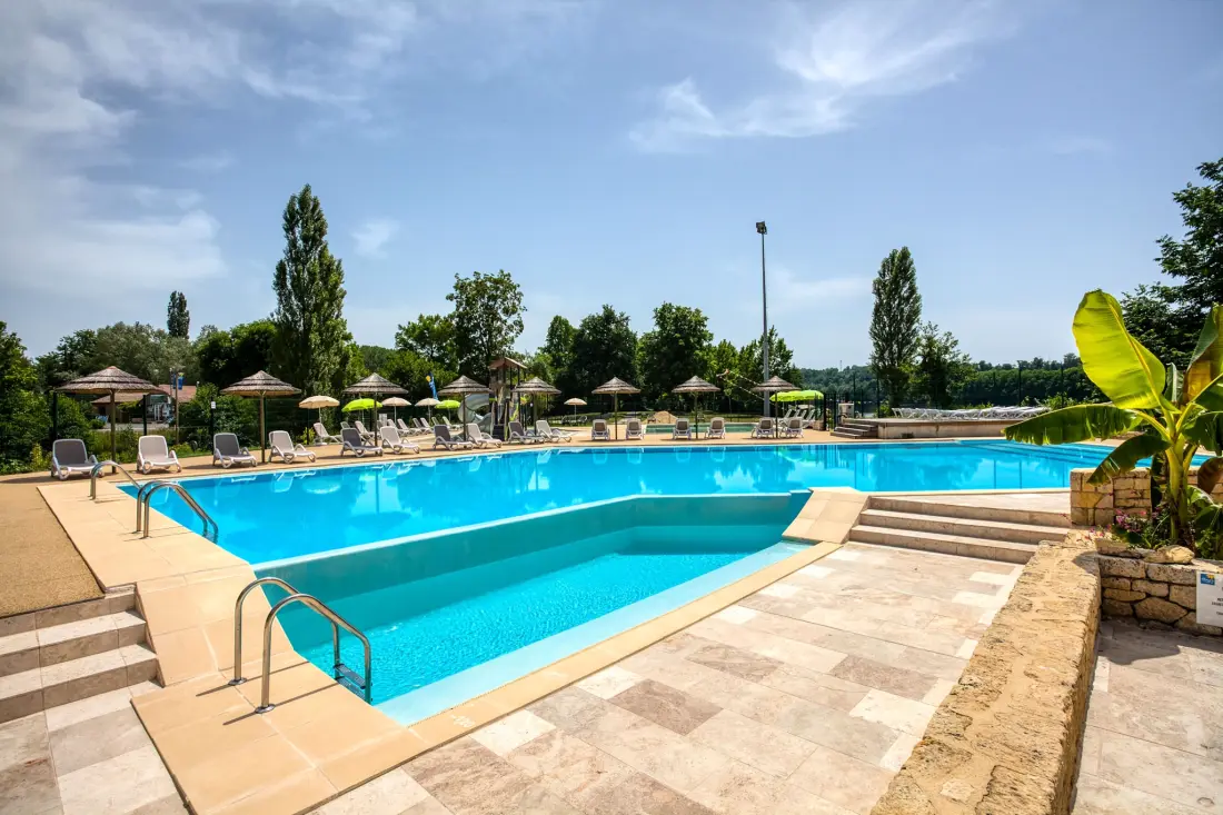 Flower Camping LES BERGES DE LA DORDOGNE 4 étoiles★★★★