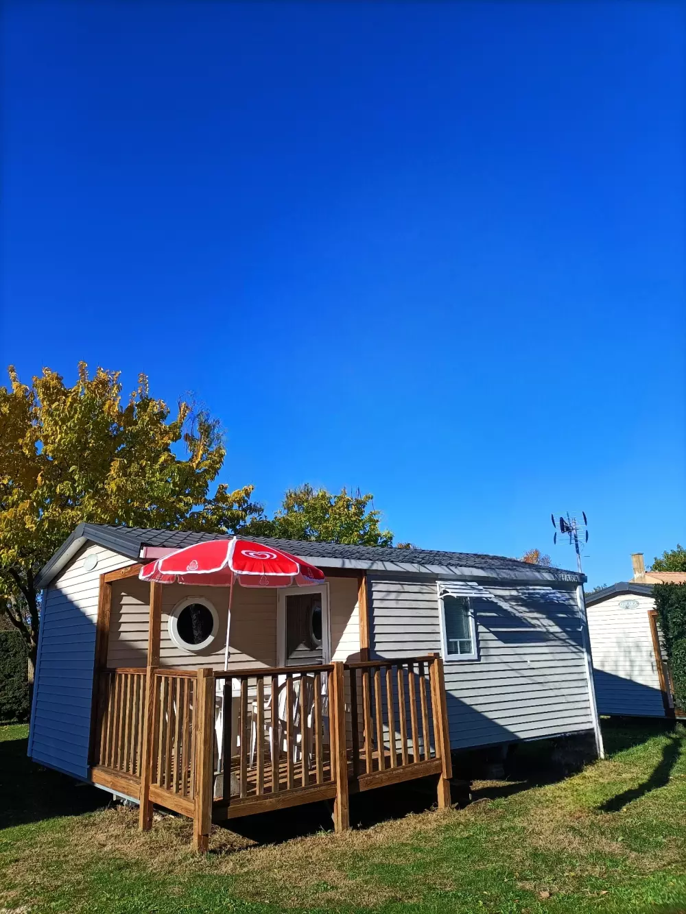 Camping La Rouvière Les Pins 3 étoiles★★★