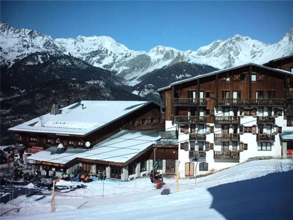 Chalet Club