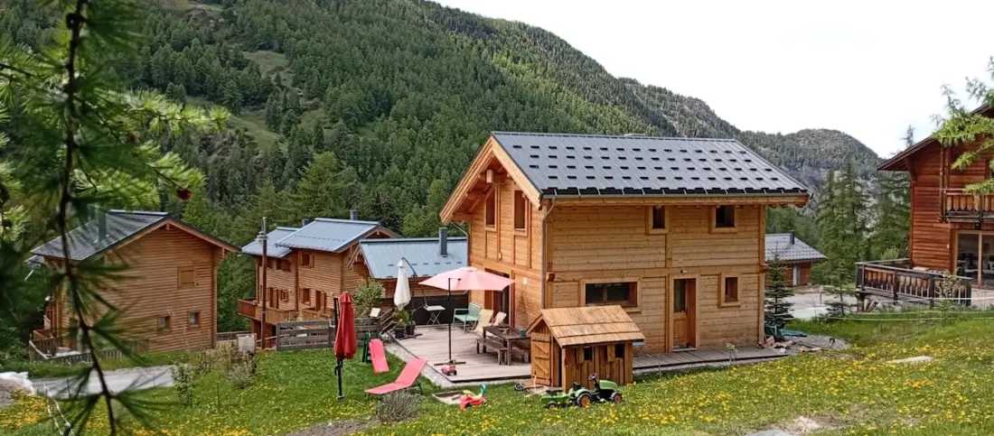 Chalet Familial 3 Chambres • Jardin 600 M² • Vars