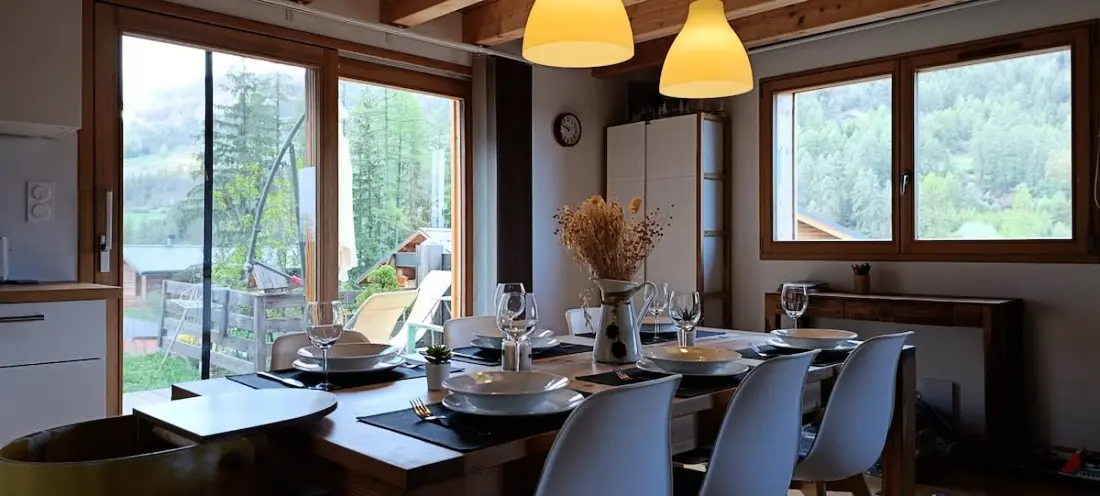 Chalet Familial 3 Chambres • Jardin 600 M² • Vars