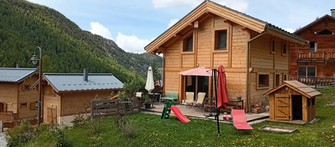 Chalet Familial 3 Chambres • Jardin 600 M² • Vars