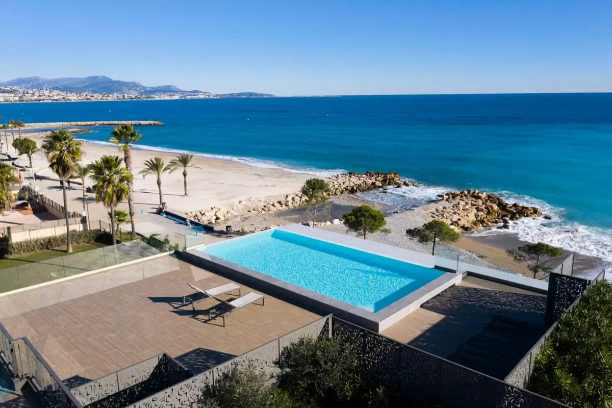 06ah - Superbe T2 Les Pieds Dans L'eau - Piscine - - Villeneuve Loubet - 1