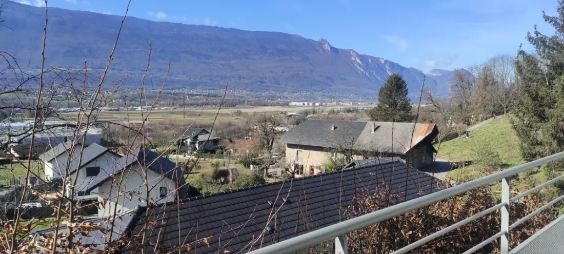 Jolie Maison Neuve Entre Villes Et Lacs
