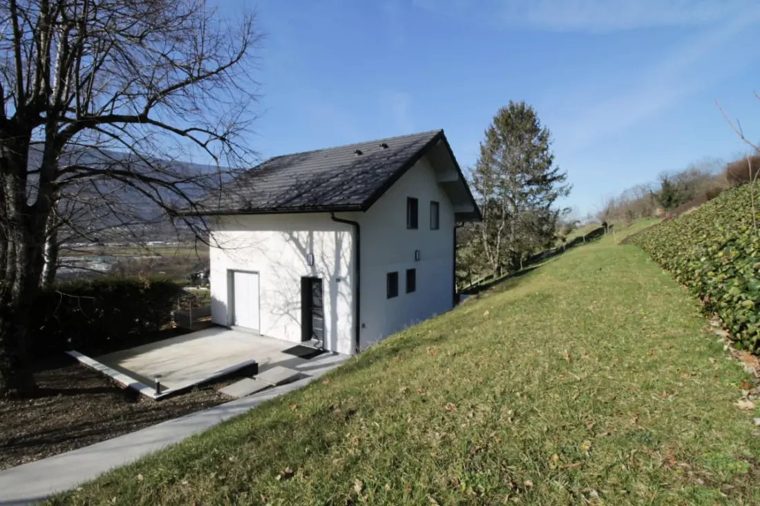 Jolie Maison Neuve Entre Villes Et Lacs